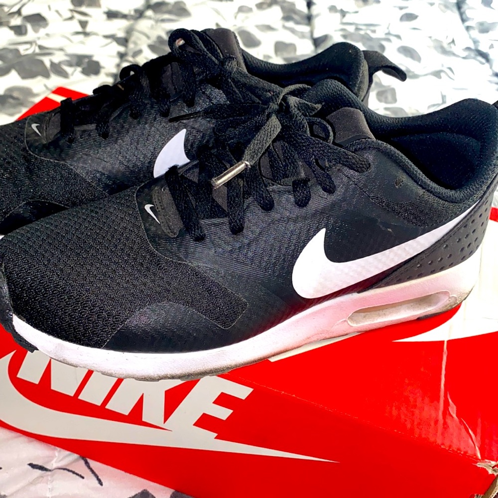 Black Nike air max